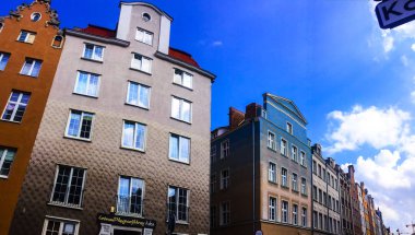 Gdansk, Polonya - 2 Eylül 2018. Gdansk, Polonya şehir merkezinin geleneksel ev bina cephe mimarisi.