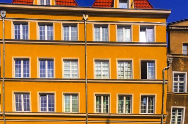 Gdansk, Polonya sokaklarında güzel sarı evler