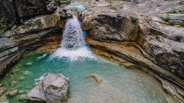 南フランス プロヴァンスの美しい滝 — ストック写真