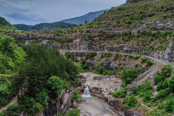 美丽的瀑布在山 法国南部 普罗旺斯 — 图库照片