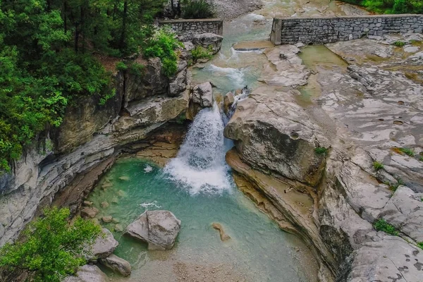 南フランス プロヴァンスの美しい滝 — ストック写真