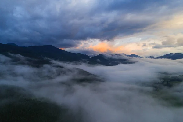 Increíble Amanecer Las Montañas Los Cárpatos Foto Tomada Con Dron —  Fotos de Stock