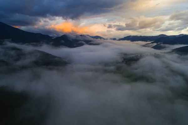 Increíble Amanecer Las Montañas Los Cárpatos Foto Tomada Con Dron —  Fotos de Stock