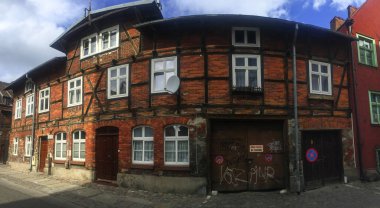 Gdansk, Polonya - 2 Eylül 2018. Gdansk, Polonya şehir merkezinin geleneksel ev bina cephe mimarisi.