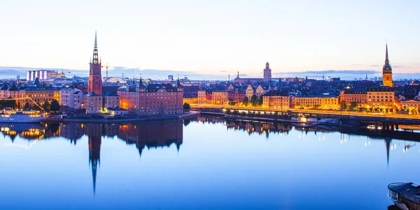 Natursköna kvällen panorama över stockholm, Sverige — Stockfoto