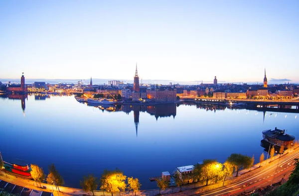 Malebné večerní panorama stockholm, Švédsko — Stock fotografie