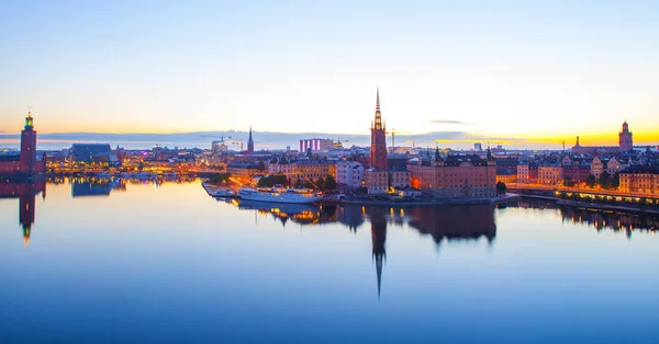 Schilderachtige avond panorama van stockholm, Zweden — Stockfoto