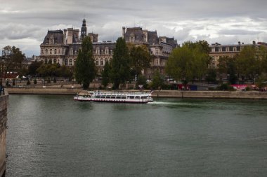 Paris, Fransa, - 1 Ekim 2016: Seine ve Isle 