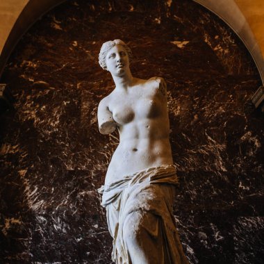 Paris, Fransa - 2 Ekim 2016: Venüs de Milo heykel Ağustos