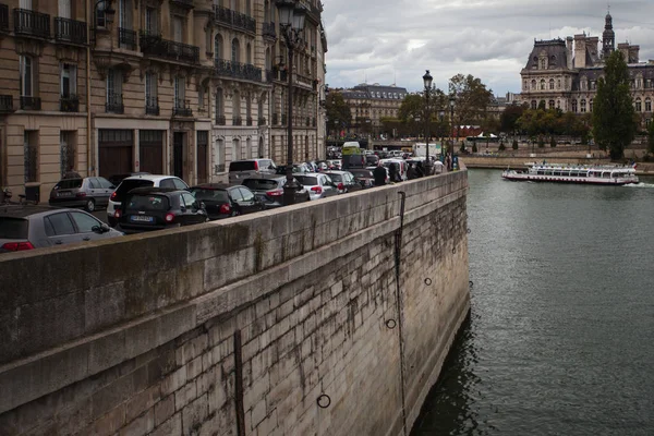 フランス 2016 パリぷち橋からセーヌ川とアイル 上に見えるフランス 2016年 — ストック写真