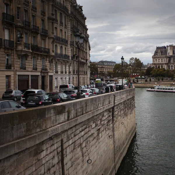 フランス 2016 パリぷち橋からセーヌ川とアイル 上に見えるフランス 2016年 — ストック写真