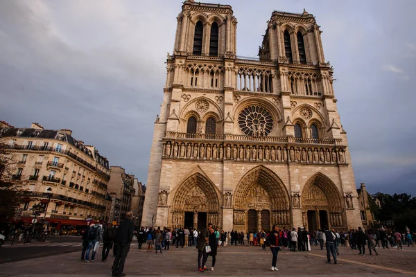 Franciaország Párizs 2016 Október Turisták Cathédrale Notre Dame Paris Van — Stock Fotó