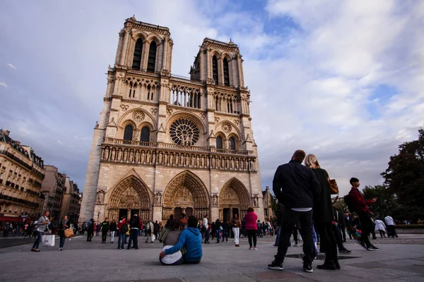 Franciaország Párizs 2016 Október Turisták Cathédrale Notre Dame Paris Van — Stock Fotó