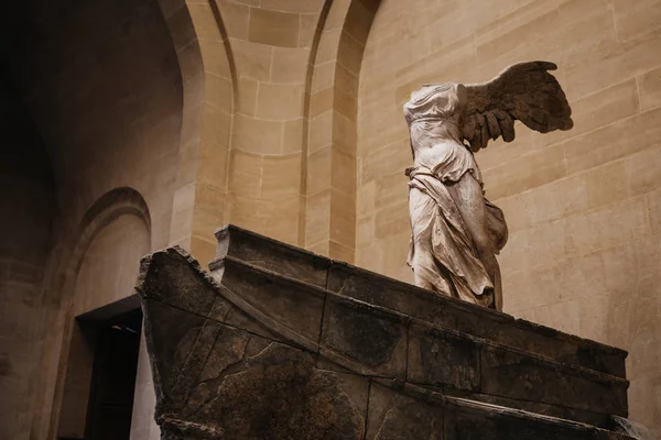 PARIS, FRANCE - 2 octobre 2016 : Victoire ailée de Samothrace, c — Photo