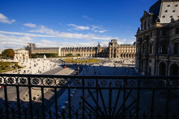 Paris, Frankrijk - 18 maart 2015: 2 oktober 2016: toeristen in fr — Stockfoto