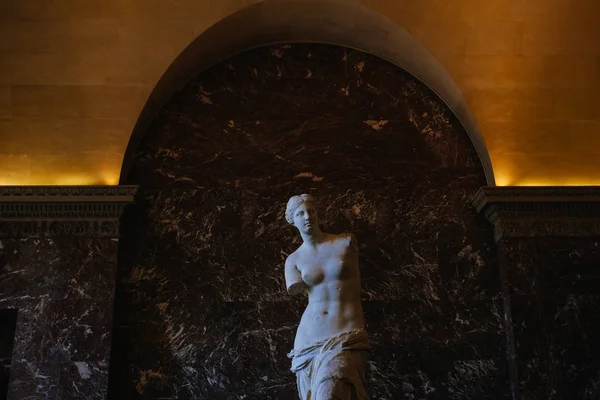 Paris, Frankrike - 2 oktober 2016: The Venus de Milo staty augusti — Stockfoto