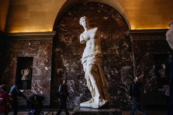 Paris, Francja - 30 grudnia: Posąg Wenus z Milo, 2 października , — Zdjęcie stockowe