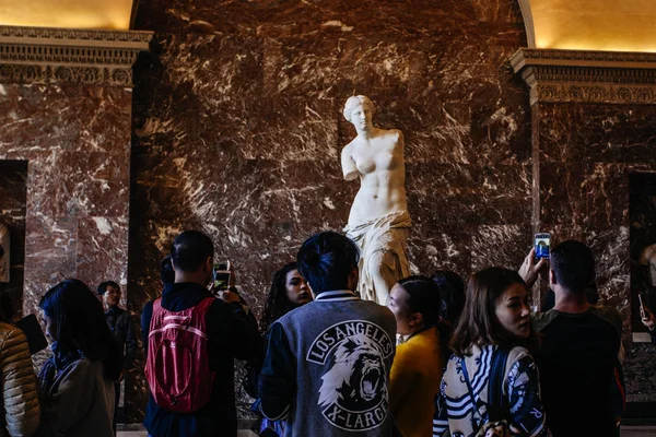 Paris, Fransa - 30 Aralık: Milo Venüs heykeli Ekim 2 ,