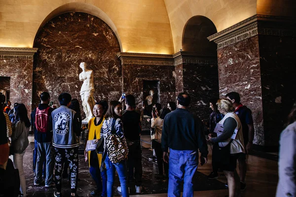 PARIS, FRANÇA - 30 DE DEZEMBRO: Estátua de Vênus de Milo em 2 de outubro  , — Fotografia de Stock