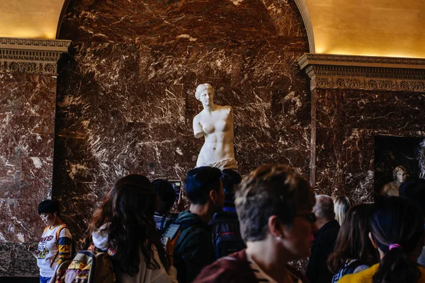 PARÍS, FRANCIA - 30 DE DICIEMBRE: Estatua de Venus de Milo el 2 de octubre  , — Foto de Stock