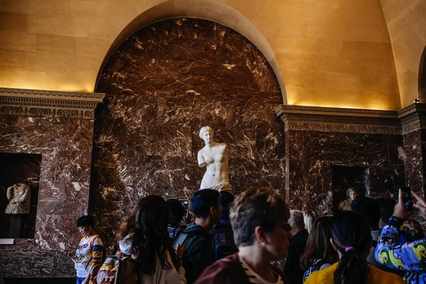 PARÍS, FRANCIA - 30 DE DICIEMBRE: Estatua de Venus de Milo el 2 de octubre  , — Foto de Stock