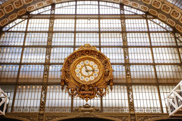Paris, França - 3 de outubro de 2016: O Relógio Gigante no Musee d ' — Fotografia de Stock