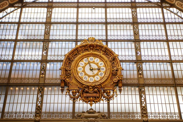 Paris, France - October 3, 2016: The Giant Clock at the Musee d' — Stock fotografie