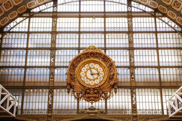 Paris, France - October 3, 2016: The Giant Clock at the Musee d' — Stock fotografie