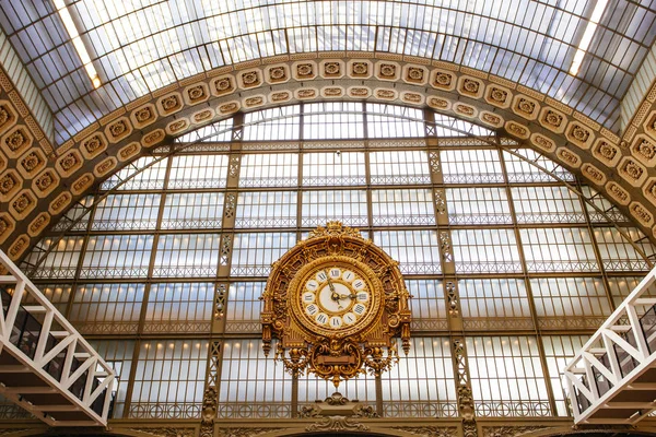 Paris, France - 3 octobre 2016 : L'horloge géante au musée d — Photo