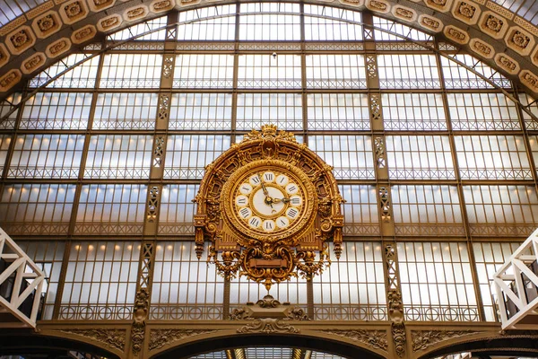 Paris, France - October 3, 2016: The Giant Clock at the Musee d' — Stock fotografie