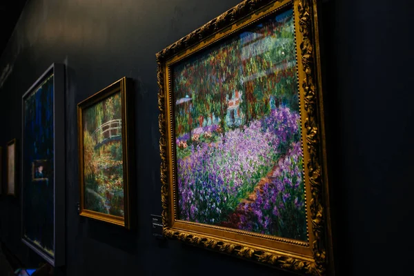 PARIS, FRANÇA - 2 de outubro de 2016: Monet artwork in permanent col — Fotografia de Stock