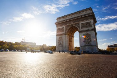 Paris - 6 Ekim 2016:: zafer takı de l Etoile (arc de triomphe). Anıt Jean Chalgrin tarafından 1806 yılında Paris, Fransa, 6 Ekim 2016 üzerinde tasarlanmıştır