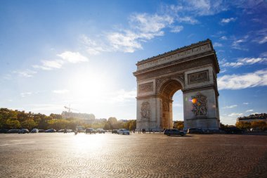 Paris - 6 Ekim 2016:: zafer takı de l Etoile (arc de triomphe). Anıt Jean Chalgrin tarafından 1806 yılında Paris, Fransa, 6 Ekim 2016 üzerinde tasarlanmıştır