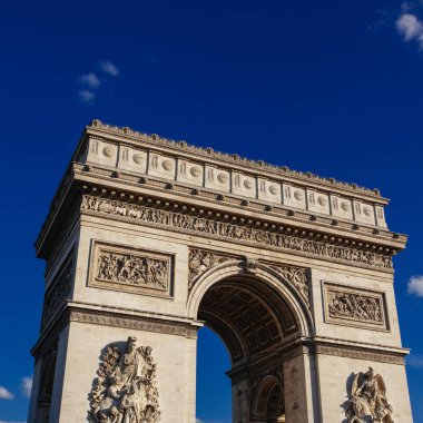 Arc de triomphe Paris şehri gün batımında