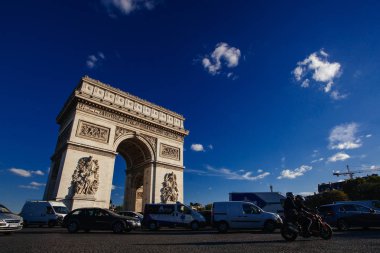 Paris - 6 Ekim 2016:: zafer takı de l Etoile (arc de triomphe). Anıt Jean Chalgrin tarafından 1806 yılında Paris, Fransa, 6 Ekim 2016 üzerinde tasarlanmıştır