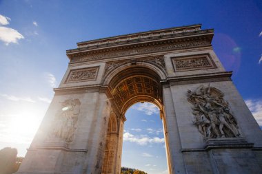 Arc de triomphe Paris şehri gün batımında