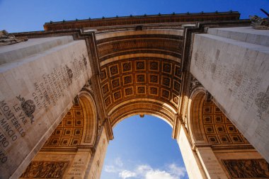Arc de triomphe Paris şehri gün batımında