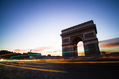 Paris - 6 Ekim 2016:: zafer takı de l Etoile (arc de triomphe). Anıt Jean Chalgrin tarafından 1806 yılında Paris, Fransa, 6 Ekim 2016 üzerinde tasarlanmıştır