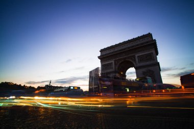 Paris - 6 Ekim 2016:: zafer takı de l Etoile (arc de triomphe). Anıt Jean Chalgrin tarafından 1806 yılında Paris, Fransa, 6 Ekim 2016 üzerinde tasarlanmıştır