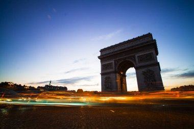 Paris - 6 Ekim 2016:: zafer takı de l Etoile (arc de triomphe). Anıt Jean Chalgrin tarafından 1806 yılında Paris, Fransa, 6 Ekim 2016 üzerinde tasarlanmıştır