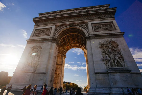 Paris Octobre 2016 Les Touristes Admirent Belle Architecture Arc Triomphe — Photo