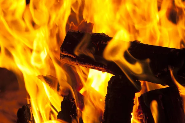 Doğal ahşap ateşle 