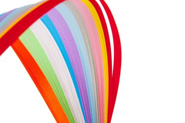 Kwilling iosolated beyaz arka plan üzerinde renkli kağıt