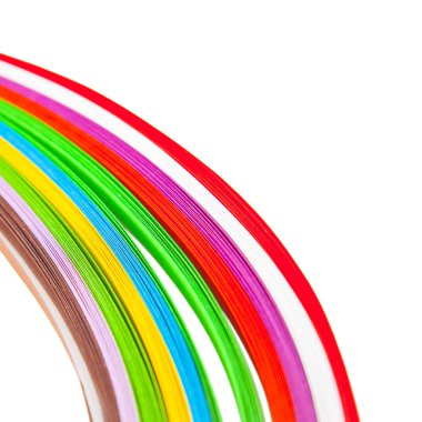 Kwilling iosolated beyaz arka plan üzerinde renkli kağıt