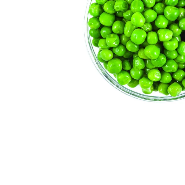 Grüne Erbse im Glasteller, isoliert — Stockfoto