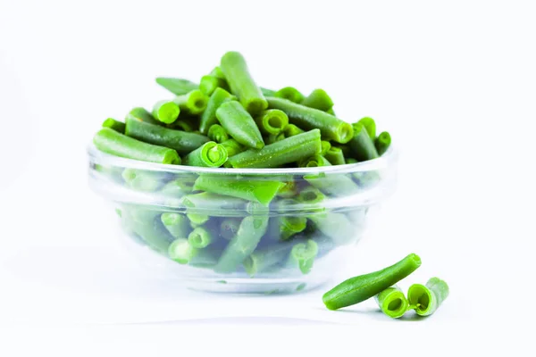 Frijoles verdes en el plato aislados sobre fondo blanco —  Fotos de Stock