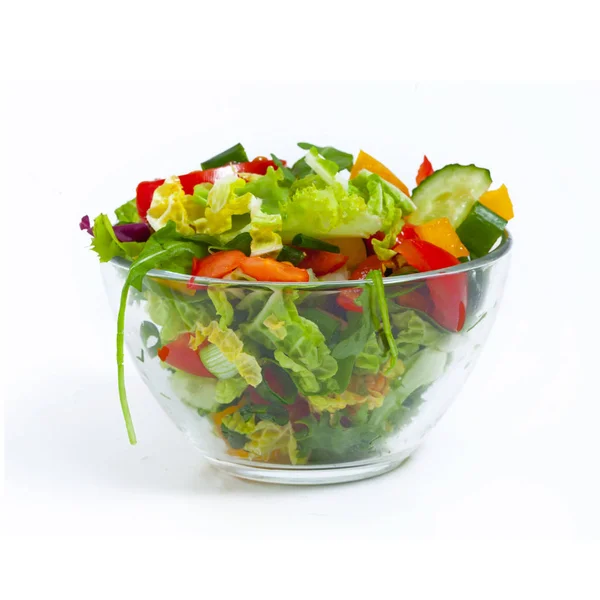 Verse gezonde groente salade geïsoleerd op de witte achtergrond — Stockfoto