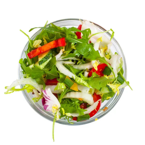 Ensalada de verduras frescas en plato, aislada —  Fotos de Stock