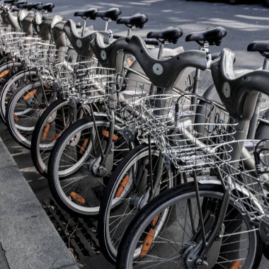 Paris - 4 Ekim: Fransa 'nın başkenti Paris' te bisiklet paylaşım sistemi Velib 'in kiralık bisikletleri