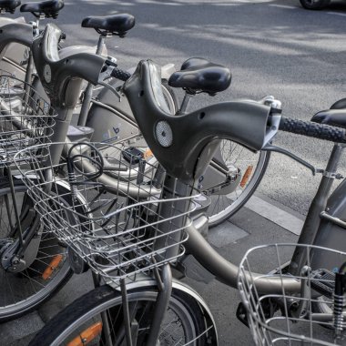 Paris - 4 Ekim: Fransa 'nın başkenti Paris' te bisiklet paylaşım sistemi Velib 'in kiralık bisikletleri